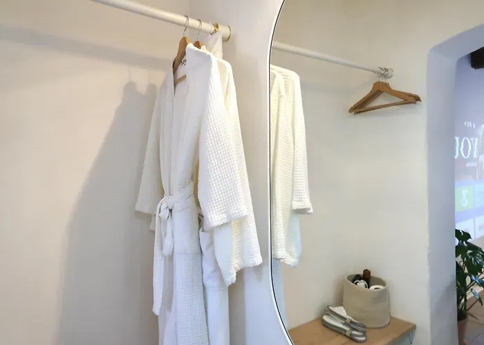 Charming Garden Home, 10 Min Walk To Duomo شقة *