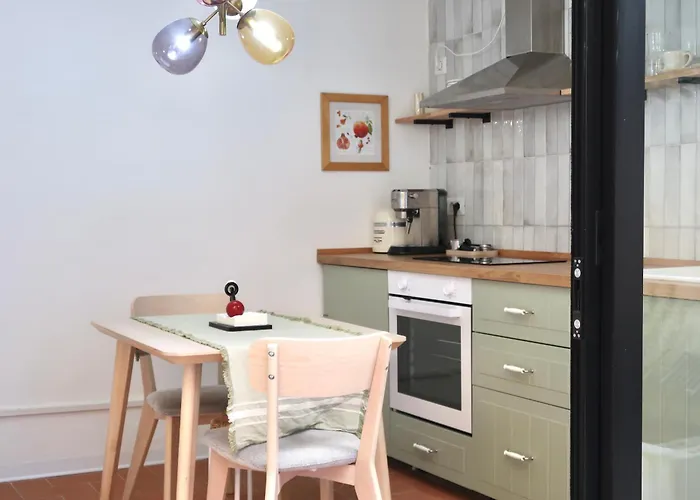 Charming Garden Home, 10 Min Walk To Duomo شقة *